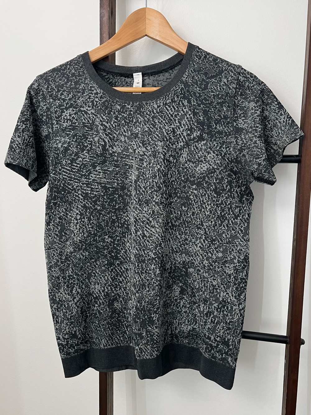 Lululemon Swiftly Short Sleeve Shirt in Black and Gray